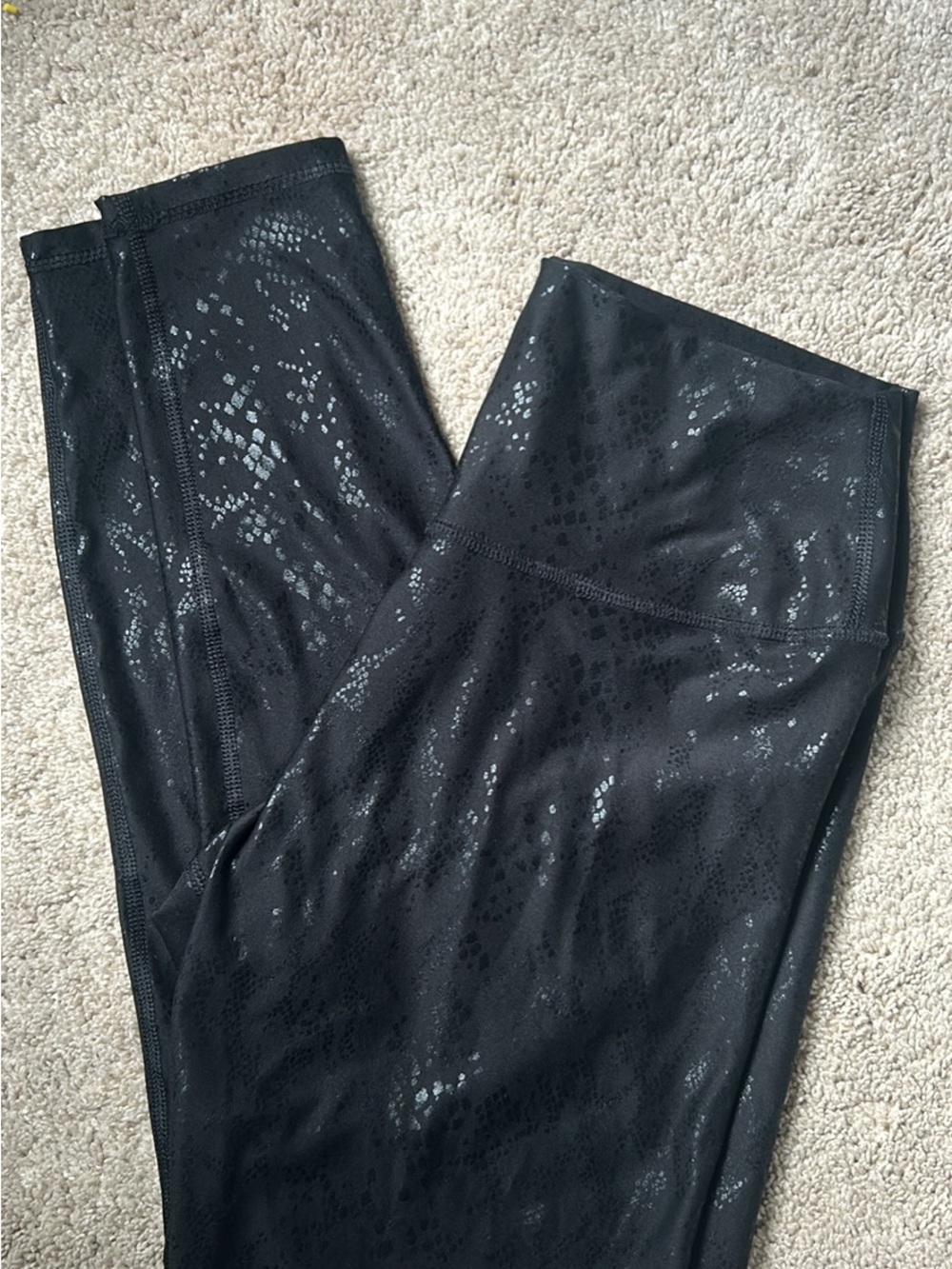 Scorpio Sol Black Leggings with Subtle Shiny Snake-Print